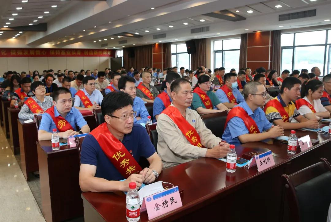 人生就是博举行庆祝建党99周年、  建厂70周年暨先进表彰大会(图3)